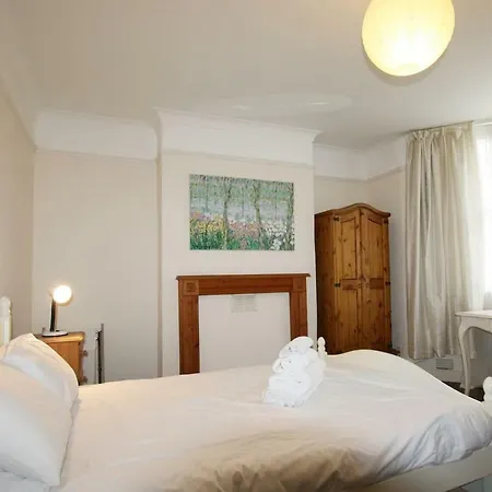 Victorian 4 Bedroom In Southville アパート
