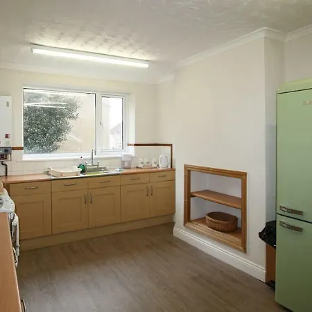 Victorian 4 Bedroom In Southville *